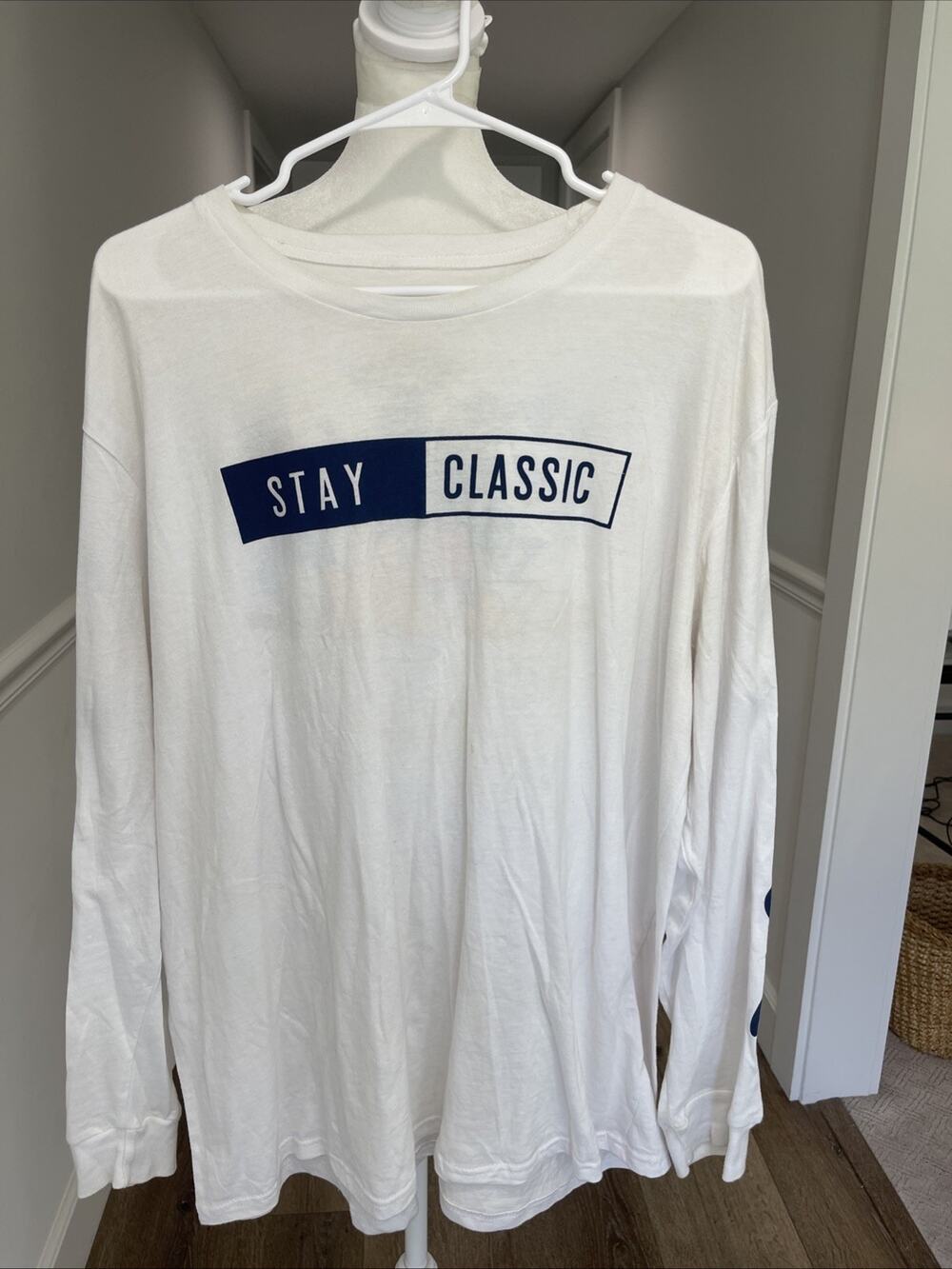 Disneyland Men 2XL Long Sleeve Arm Graphics Disney Friends Stay Classic White